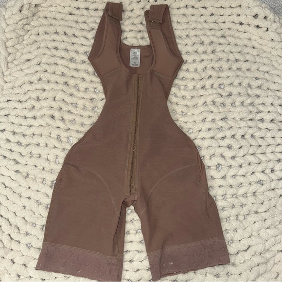 NWOT Stage 2 Compression Faja Postpartum Post Surgical Garment - Picture 7 of 10